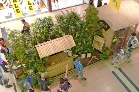 Asiendekoration mit Bambuspflanzen und Pavillons